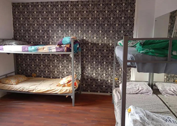 Central Rooms Craiova Hostel *